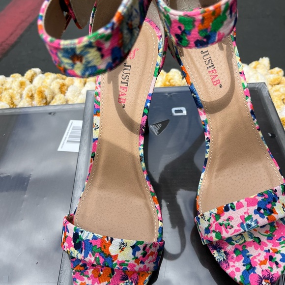 Pink and Colorful - Picture 3 of 6